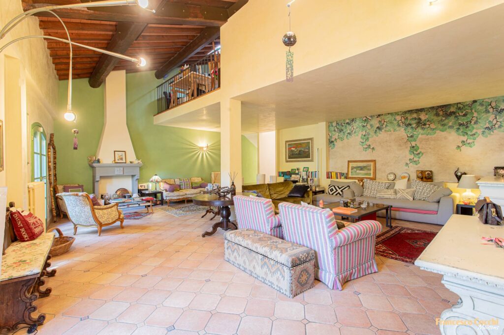 Elegante abitazione immersa nel verde situata a Bagnolo nell’esclusivo complesso “Il Borghetto”